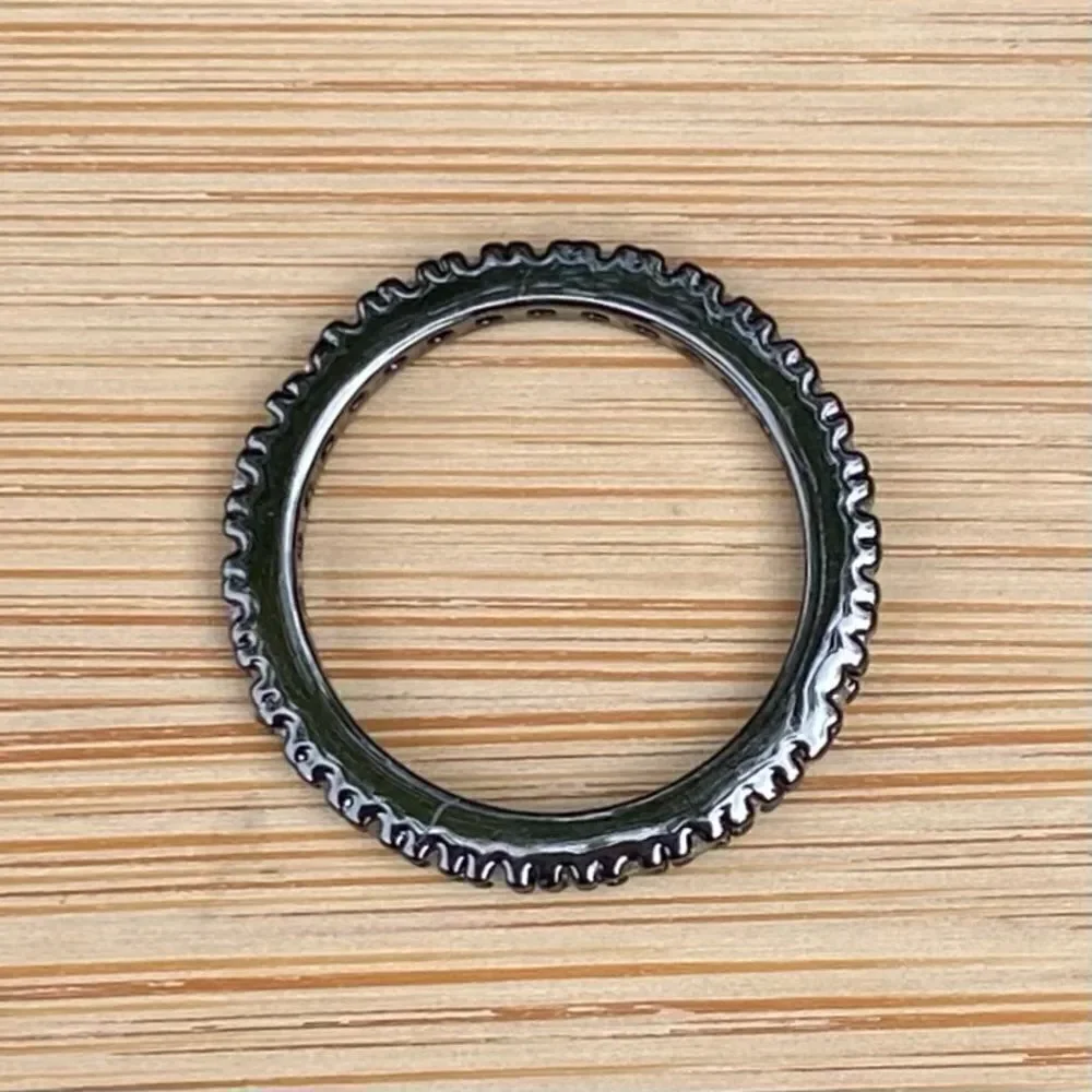 NWOT New Lisa Freede Laser Cut Eternity Gunmetal Band Ring w/Rhinestones Sz 3